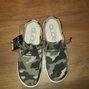 Hey dude size 6 boy shoes